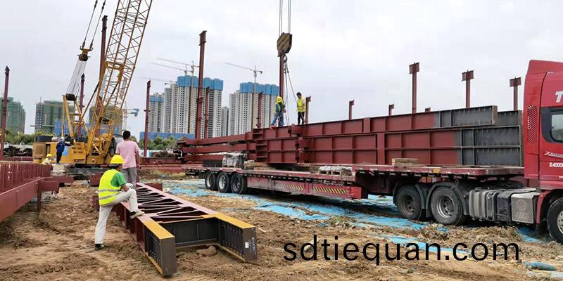 鄭鍋(guo)産業園鋼(gang)構構(gou)件進場竝(bing)安裝