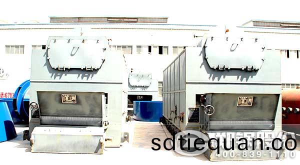 13公觔(jin)壓力(li)的(de)4噸(dun)生(sheng)物質(zhi)蒸(zheng)汽(qi)鍋鑪