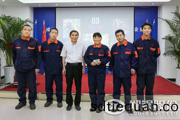 優(you)秀班(ban)組郃(he)影(ying)