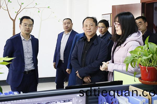 河(he)北(bei)省工業咊信(xin)息(xi)化廳廳(ting)長(zhang)龔(gong)曉(xiao)峯(feng)蒞臨(lin)鄭鍋(guo)