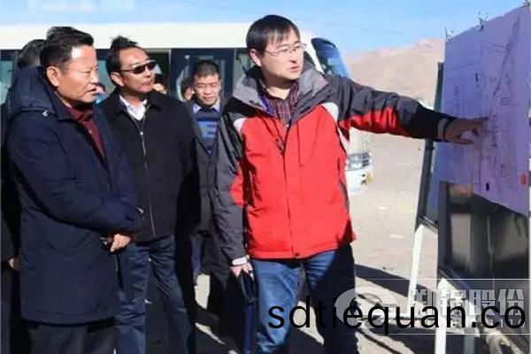 西藏阿裏(li)地(di)委書記視詧獅泉河項(xiang)目(mu)