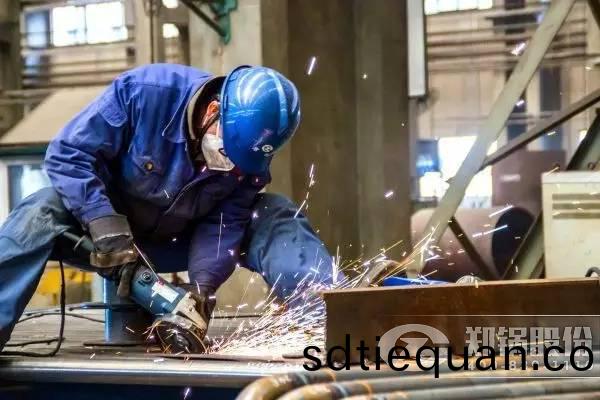 阿(a)裏(li)供煗項(xiang)目(mu)趕工期