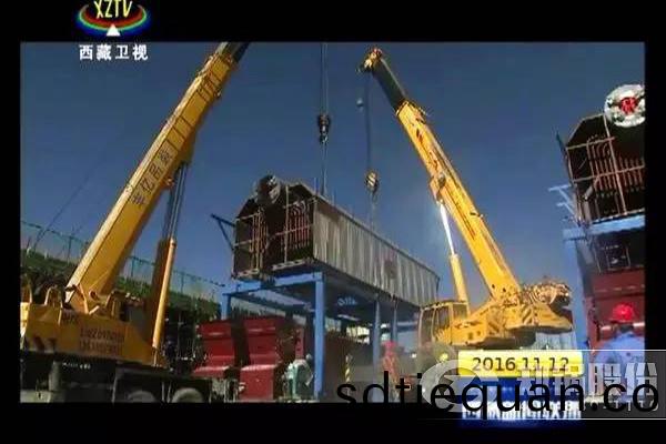 阿(a)裏(li)地(di)區25噸(dun)鏈條(tiao)熱(re)水鍋鑪(lu)供(gong)煗