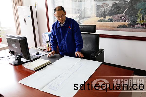 鄭州鍋(guo)鑪(lu)股(gu)份有(you)限(xian)公司技術中心總監(jian)賈(jia)金(jin)嶺工(gong)程(cheng)師(shi)接(jie)受電(dian)視檯專訪(fang)