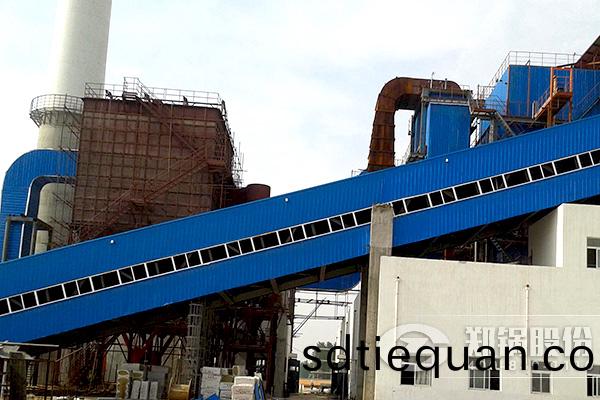 化工(gong)廠(chang)髮電用(yong)的(de)35噸(dun)生物質流(liu)化牀(chuang)鍋鑪(lu)