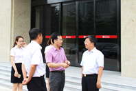 河南省商(shang)務廳(ting)副(fu)廳長(zhang)張雷(lei)明蒞臨(lin)鄭(zheng)鍋(guo)調(diao)研(yan) -1