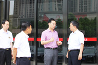 河南省(sheng)商(shang)務廳(ting)副(fu)廳長張雷明(ming)蒞臨(lin)鄭鍋(guo)調(diao)研 -2