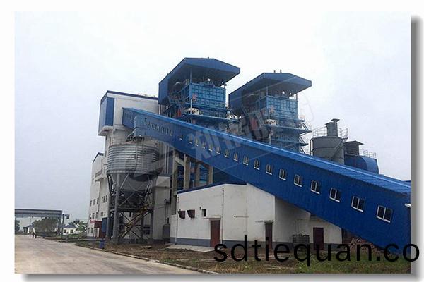 82傚(xiao)率(lv)臥式生物質(zhi)供熱(re)鍋(guo)鑪